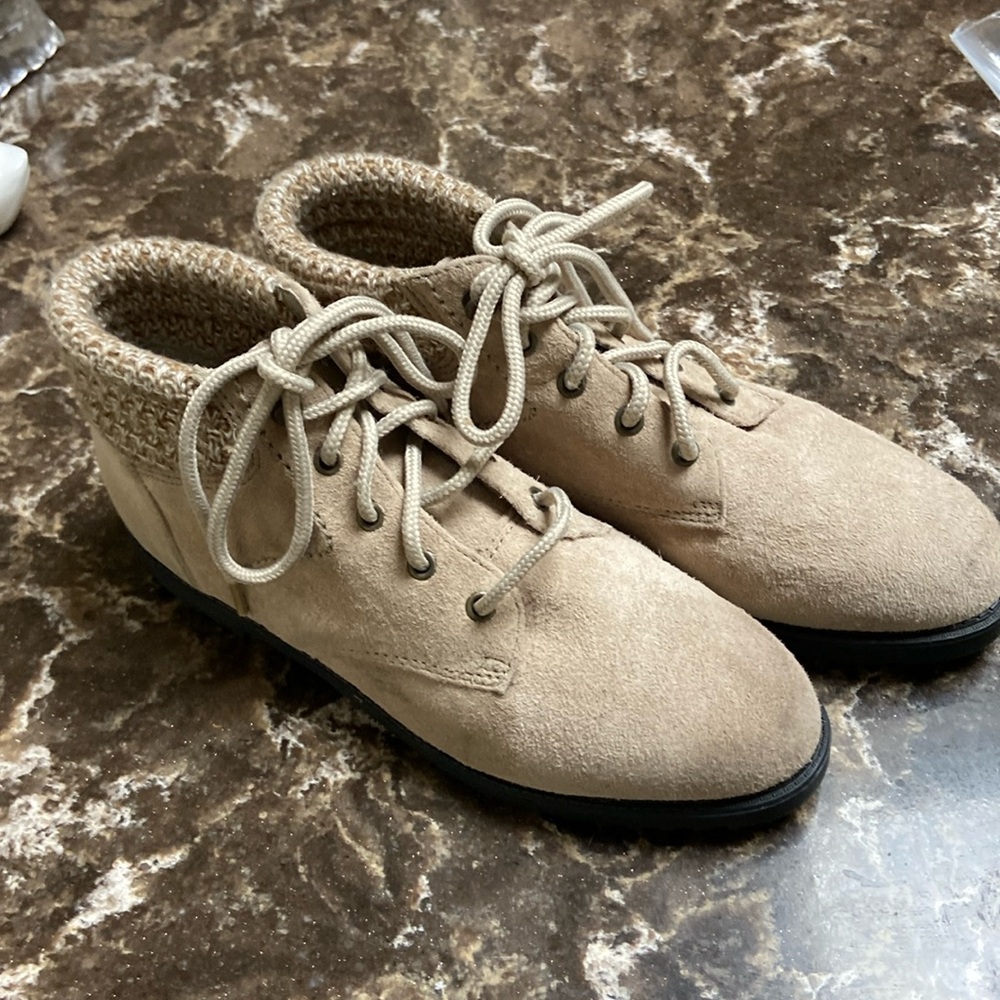 Coasters bootie shoes sz 7 tan euc leather upper